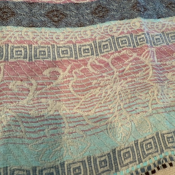 Patterned Women's Cashmere Scarf shawl wrap in Pink and Gray made in Jerusalem - Picture 2 of 9